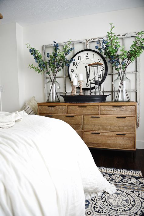 Rustic wood dresser - Cottage master bedroom makeover Farmhouse Chic Bedroom, Design Ložnic, Beautiful Bedrooms Master, Arhaus Furniture, Bedroom Dresser, Farmhouse Bedroom Decor, Wood Dresser, Ideas Vintage, Bedroom Dressers