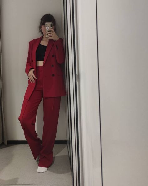 Pant Suits For Women Wedding, Red Pantsuit, Suit Prom, Pant Suits For Women, Prom Looks, Red Suit, Prom Girl, Red Pants