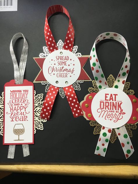 Handmade Hostess Gifts, Repurposed Books, Wine Bottle Gift Tags, Wine Gift Tags, Xmas Gift Tags, Bottle Gift Tags, Christmas Gift Tags Diy, Piggly Wiggly, Wine Bottle Topper