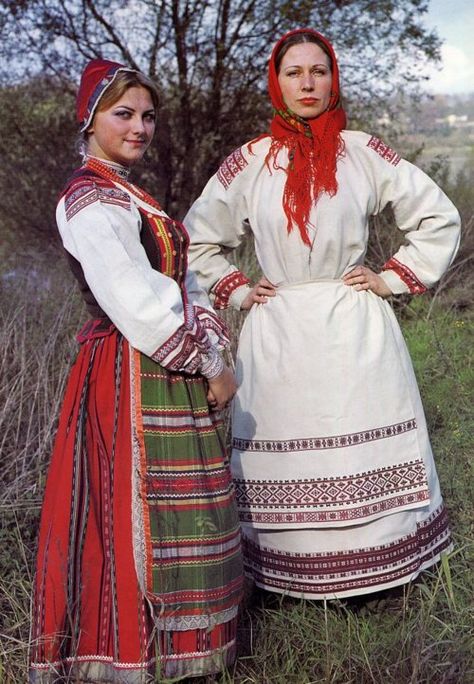 Nadbuzhansk costume (on the left) and Włodawa costume (on the right), Poland Polish Traditional Costume, Slavic Clothing, Polish Clothing, Albanian Culture, Folk Clothing, Russian Folk, Folk Dresses, Russian Fashion, Married Woman