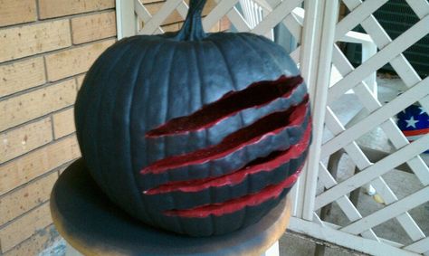 Creative Jack O' Lantern without face. Amazing Pumpkin Carving, Pumpkin Contest, Lantern Ideas, Fall Halloween Decor, Elm Street, Halloween 2019, Halloween Projects, Halloween Town, Pumpkin Design