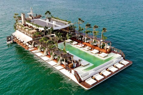 Floating Restaurant Design, Floating Bar, Phuket Beach, Boat Bar, Floating Architecture, Floating Restaurant, Floating Hotel, Club Scene, Floating Deck