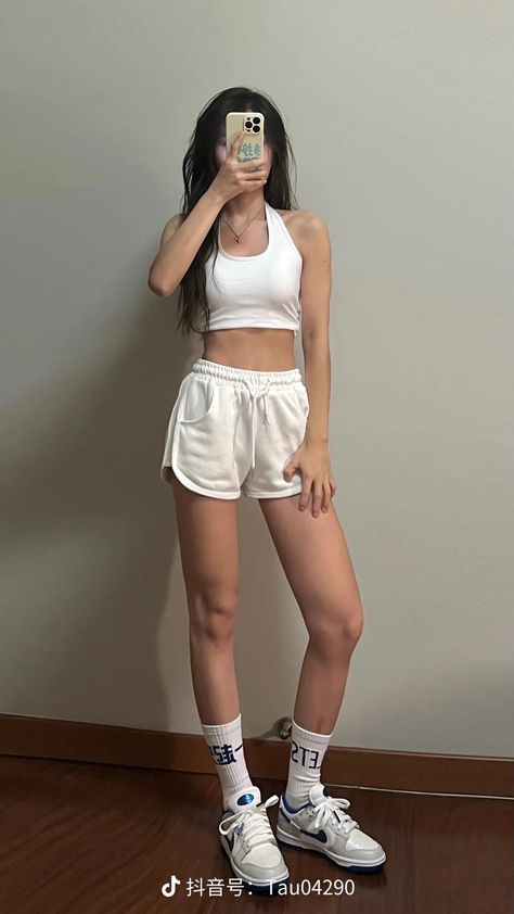 Workout Outfits Aesthetic, Nyc Fits, Cute Pajama Sets, Athletic Body, Fitness Inspiration Body, Laugh Out Loud, Sporty Girls, Girl Fits, Body Inspiration