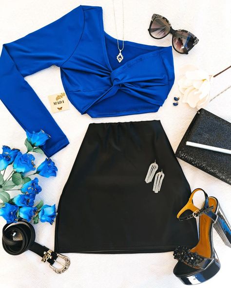 Outfit noche fiesta top con mini engomada más accesorios Crop Top Azul Outfit, Top Azul, Fiesta Outfit, Short Dresses, Top Outfits, Womens Shorts, Crop Tops, Clothes, Instagram