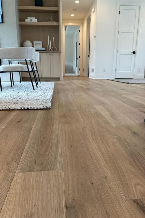 White Oak Floors Living Room, Oak Floor Living Room, Pantry Door Ideas, Oak Engineered Hardwood, French Oak Flooring, White Oak Hardwood Floors, Farmhouse Flooring, Wood Floors Wide Plank, Oak Hardwood Flooring