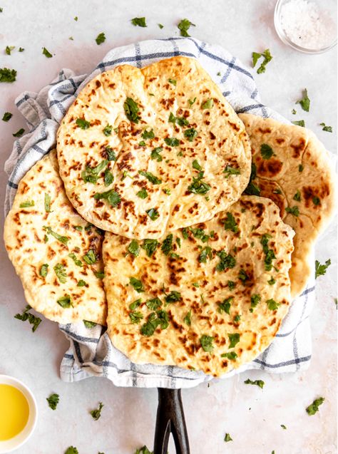 3 Ingredient Naan Bread Recipe - Rich And Delish Quick Naan Bread Recipe, Naan Bread Recipe No Yeast, Naan Bread No Yeast, Bread No Yeast, Greek Pita Bread, Vegan Greek Yogurt, Pain Naan, Naan Flatbread, Homemade Naan Bread