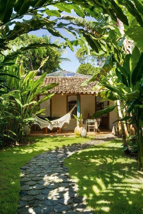 Tropical Garden Design, Casas Coloniales, Spanish Style Homes, Tropical House, Farm Stay, Village House Design, Tropical Houses, Spanish Style, Tropical Garden