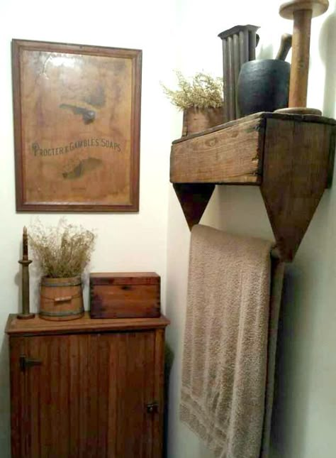 Primitive Bathroom, Old Tool Boxes, Primitive Bathrooms, Wooden Tool Boxes, Interior Vintage, Primitive Decorating Country, Primitive Home, Basement Design, Primitive Decor