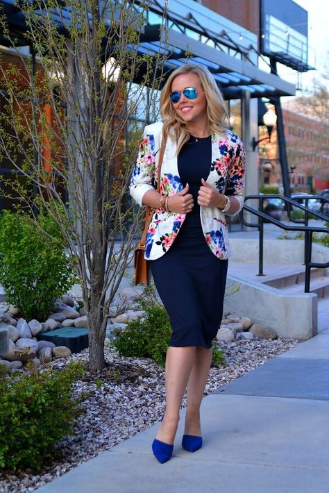 thefashioncanvas1 Floral Blazer, Solid Dress, Blazer Dress, Casual Style Outfits, Flower Dresses, Blazer Jacket, Flower Power, Casual Style, Casual Fashion