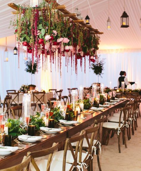 Wedding Reception Flowers Hanging From Ceiling, Floral Wedding Ceiling Hanging Flowers, Hanging Wedding Floral Installations, Flowers Hanging From Ceiling Wedding Floral Chandelier, Green Floral Chandelier Wedding, Hanging Wedding Decorations, Wedding Ceiling, Tafel Decor, Floral Chandelier