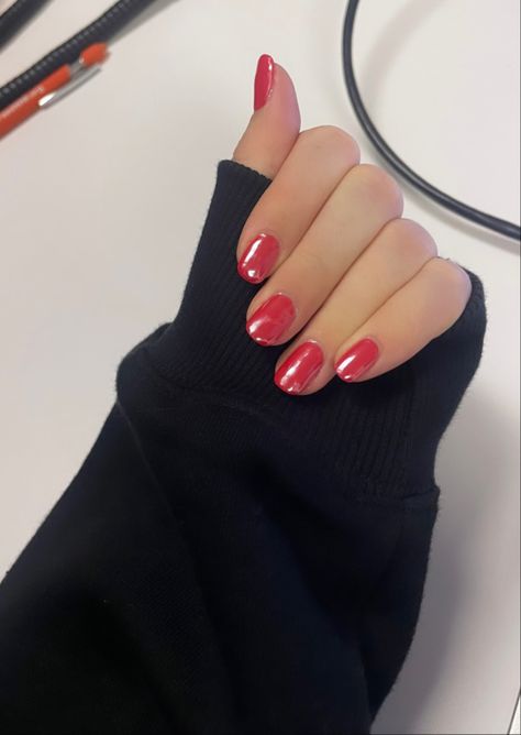 Celeb Nails 2023, Chrome Over Red Nails, Red Metalic Nails Ideas, Hailey Bieber Strawberry Nails, Red And Matalic Nails, Red Pearly Nails, Red Frosted Nails, Short Chrome Red Nails, Ruby Red Chrome Nails