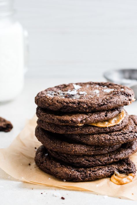 Caramel Stuffed Cookies, Recipe Cookies, Stuffed Cookies, A Glass Of Milk, Homemade Caramel Sauce, Cookie Recipes Homemade, Homemade Caramel, Blue Bowl, Bowl Recipe