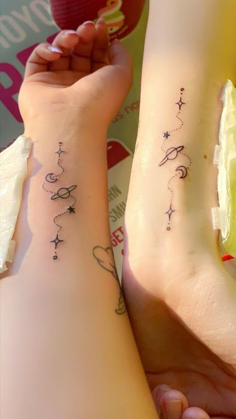 Special Friend Tattoos, Tattoos Matching Mom And Daughter, Twin Tattoos For Mom Daughters, Tattoos To Match With Mom, Matching Cute Tattoos Best Friends, Matching Linework Tattoo, Matching Line Art Tattoos, Simple Matching Best Friend Tattoos, Matching Tattoos For Best Friends Simple