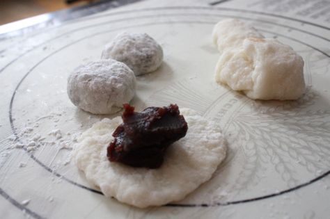 How to Make Mochi by Hand / Homemade mochi?! Why did I never think of this before? Butter Mochi, Korean Rice Cake, Korean Desserts, Red Bean Paste, Dumplings For Soup, Homemade Butter, Serious Eats, Red Beans, Rice Cakes