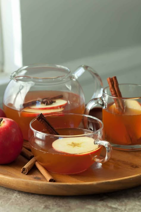 Apple Tea Recipe, Fall Tea Party, Apple Cinnamon Tea, Autumn Drinks, Tea For Digestion, Fall Tea, Cinnamon Tea, Apple Tea, Autumn Tea