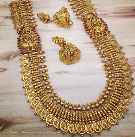 Want to see trending Kasumala designs? Visit https://southindianjewelfashion.blogspot.com/p/ka.html  https://youtu.be/cPGCcwP1MFc   #Longnecklace #Necklace #Gold #Kasumalai #Coinnecklace #Coinchain #Jhumkas #Earrings #Bridalshoot #Brides Karnataka Bride, Kasumala Designs, Traditional Wear For Women, Kasu Malai, Indian Traditional Wear, Jhumkas Earrings, Haram Designs, Wedding Jewelry Sets Bridal Jewellery, Temple Jewelry Necklace