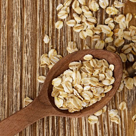 Are Rolled Oats the Same as Oatmeal Cereal? Turmeric Powder Benefits, Oatmeal Cereal, Breakfast Calories, Quick Oatmeal, Gluten Free Substitutes, Gluten Free Oatmeal Cookies, Healthy Oatmeal Recipes, Whole Wheat Pancakes, Gluten Free Oatmeal