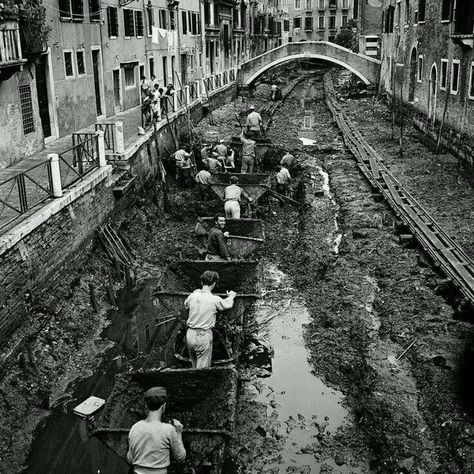 20 interesting historical pictures - Wow Gallery Vintage Foto's, Rare Historical Photos, Venice Canals, History Pictures, Grand Canal, History Photos, Historical Pictures, Hiroshima, White Photo