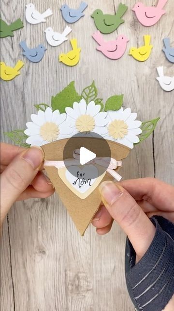 How To Make A 3d Flower Card, Diy 3d Flower Card, 3d Flower Greeting Card, Dried Flowers Greeting Cards, Cute Postcards, Postcards Diy, Birthday Cards For Mom, Simple Birthday Cards, Flower Card