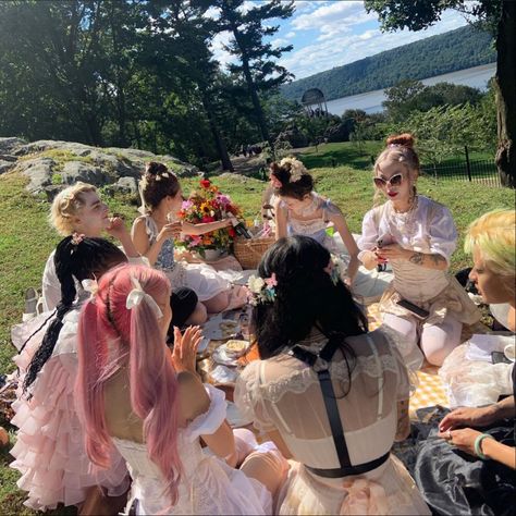 via gremlita Fairy Tea Parties, Picnic Inspiration, Girl Korean, Dream Friends, Princess Core, Tea Party Garden, Summer Hot, Sofia Coppola, All I Ever Wanted