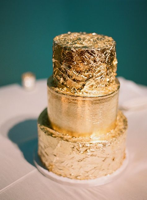 Gold Foil Wedding Cake, Gold Wedding Cakes, Metallic Cake, Metallic Wedding Cakes, Metallic Wedding, Gold Wedding Inspiration, Naked Cakes, Gateaux Cake, Gold Foil Wedding