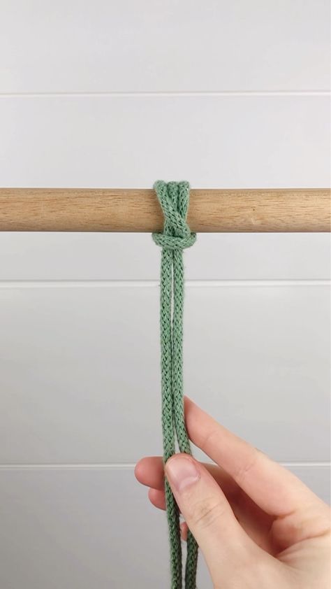 Kathy | Macrame Tutorials on Instagram: "Macrame tutorial // 6 strand fishtail braid!! This one would look great in a keychain, bracelet, plant hanger, dog collar, or as a bag…" Larks Head Knot, Macrame Cords, Macrame Tutorials, Keychain Bracelet, Fishtail Braid, Macrame Wall Art, Modern Macrame, Macrame Knots, Macrame Tutorial