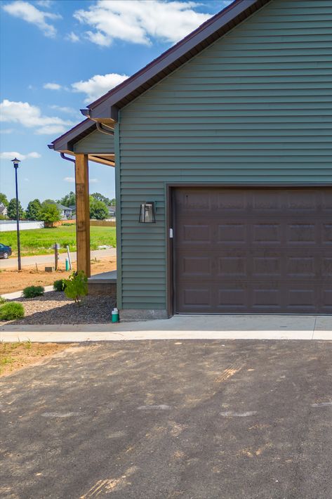 Spruce up your siding and go bold! Dark green siding (color Spruce) with cedar and black accents. Big fan of the dark exteriors. Dark Green Siding, Green Exterior House Colors, Green Siding, Green Exterior, Siding Colors, Cedar Siding, House Paint, House Paint Exterior, Exterior House