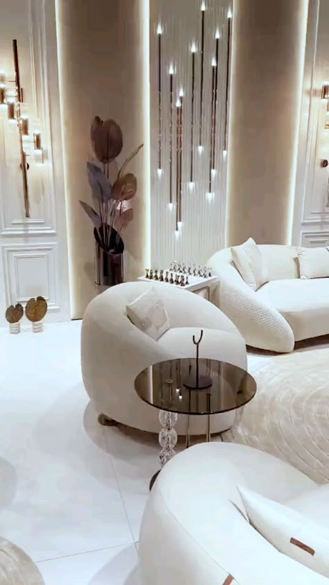 Curved Couch Sets for Living Room, Super Stylish Design White Couch Fancy Sitting Room Ideas, Cream Curved Sofa Living Room, Stylish Couch, Pillow For White Couch, Cream Curved Sofa, Model Living Room, Classy Living Room Ideas, Curve Sofa Living Room, Curved Sofa Living Room Layout