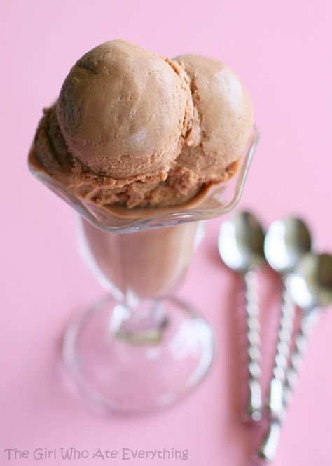 Nutella Gelato Nutella Gelato, Gelato Recipes, The Girl Who Ate Everything, Gelato Recipe, Gelato Ice Cream, Homemade Nutella, I Scream For Ice Cream, Ice Cream Gelato, No Churn Ice Cream