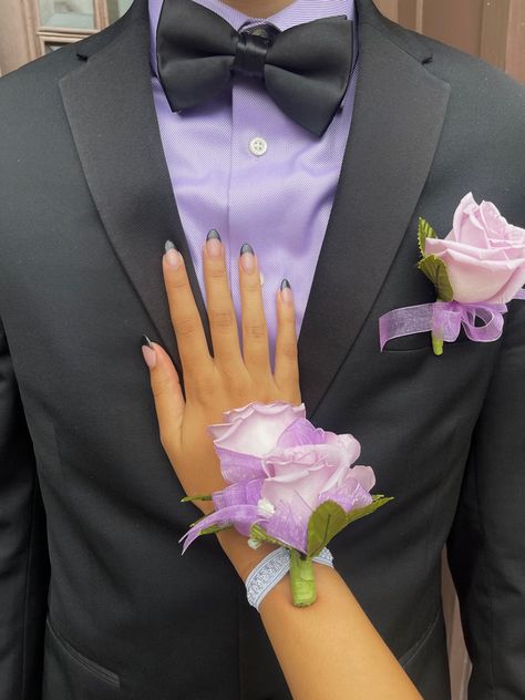 Prom Couples Pink, Corsage Aesthetic, Pink Corsage And Boutonniere, Suit Homecoming, Prom Corsage Pink, Prom Corsage Blue, Homecoming Inspo, Pink Corsage, Prom Flowers Bouquet