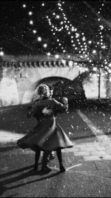 Black And White Dancing, Dancing Waltz, Dancing In The Snow, Gueorgui Pinkhassov, Wallpaper Winter, Shall We Dance, Couple Dancing, Magnum Photos, Captured Moments