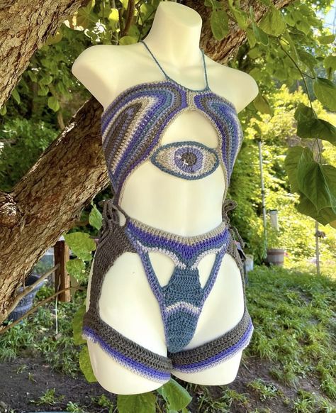 Crochet Leg Garter, Crochet Thigh Garter, Crochet Body Harness Pattern, Cybercore Crochet, Rave Crochet Outfit, Rave Outfit Sewing Patterns, Punk Crochet Patterns, Crochet Alternative Clothing, Festival Crochet Outfit