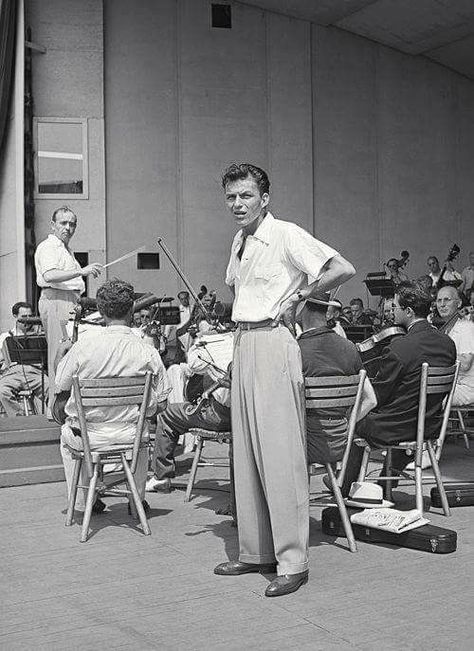 Young Frank Sinatra, The Rat Pack, Ava Gardner, Vintage Mens Fashion, Music Photo, All That Jazz, Frank Sinatra, Orchestra, Old Hollywood