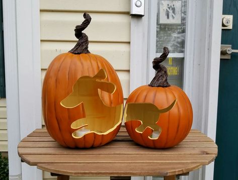 Weiner dog Halloween pumpkin Dog Pumpkin Carving Ideas, Weiner Dog Halloween, Dog Pumpkin Carving, Pumpkin Carving Stencils Easy, Pumpkin Carving Ideas Easy, Pumpkin Carving Games, Carving A Pumpkin, Stencils Patterns, Dog Pumpkin