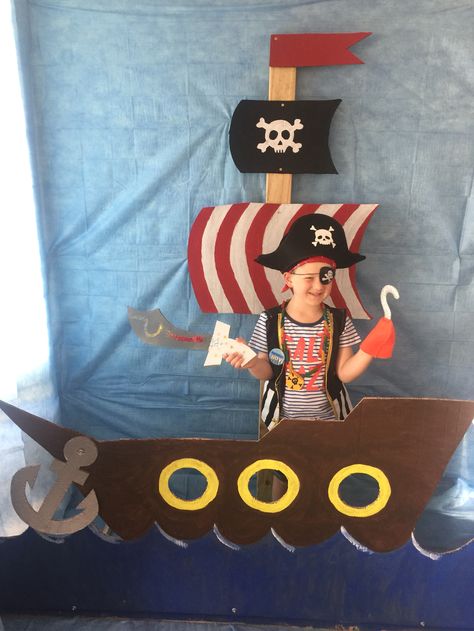 Photo booth Pirate Photo Booth, Pirate Unit, Candy Land Decorations Diy, Pirate Classroom, Egypt Crafts, Game Booth, Pirate Themed Birthday Party, Pirate Photo, Candy Land Decorations