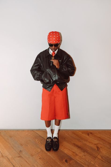 Rema Aesthetic, Baret Outfit, Singer Tattoo, Aesthetic Retro Outfit, Mode Queer, Singer Wallpaper, Don Jazzy, Aesthetic Scrapbook, Fashionable Accessories