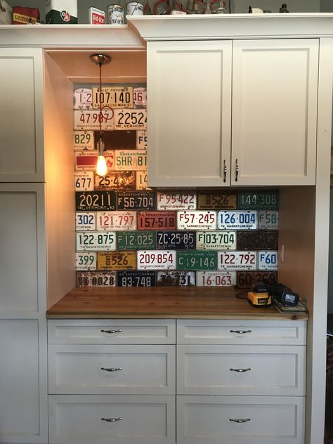 License Plate Backsplash, Licence Plate Wall, Seacan Cabin, Old License Plate Ideas, Vintage Backsplash, Diy License Plate, License Plate Repurposed, License Plate Wall Decor, License Plate Ideas