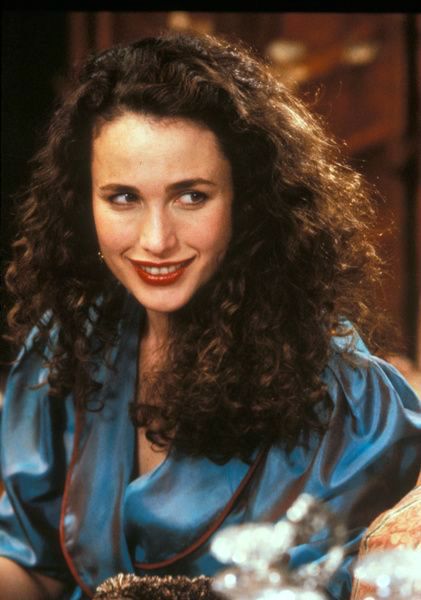 Andie in a scene from the movie "Groundhog Day", 1993. Andie Macdowell Hair, Andie Mcdowell, 80s Guys, Andie Macdowell, Margaret Qualley, Carmen Electra, Groundhog Day, Green Cards, Amber Heard