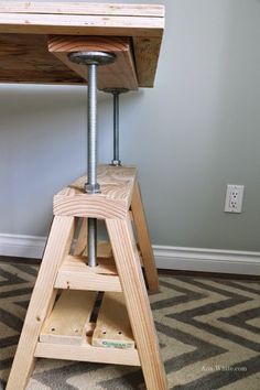 Adjustable Sawhorse, Sawhorse Desk, Desk Plans, Into The Wood, Adjustable Height Table, Diy Holz, Diy Coffee Table, Adjustable Table, Free Plans