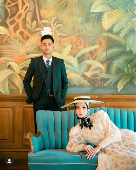 Prewedding Hijab, Kulot Pants, Prenup Photos Ideas, Muslim Wedding Gown, Pre Wedding Photoshoot Props, Indonesian Wedding, Korean Wedding Photography, Pre Wedding Photoshoot Outfit, Wedding Photo Studio