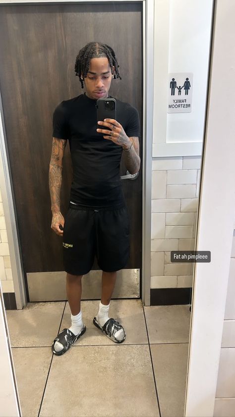 Black Guys Outfits Aesthetic, Gangsta Fits Men, Fit Black Boys, Summer Drip, Hood Dude Outfits, Glo Gang Hoodie Outfit, 2000s Hip Hop Fashion, Takuache Outfits Guys, Mens Inspo