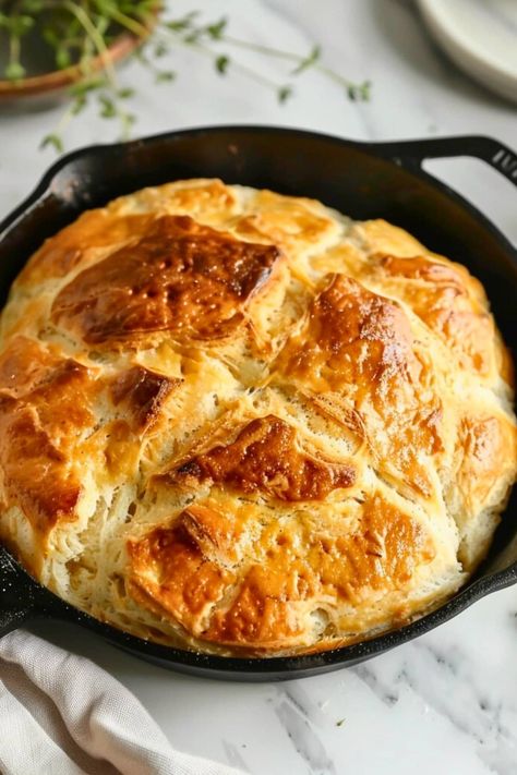 Cast Iron Skillet Bread Recipes, Cast Iron Skillet Bread, Iron Skillet Bread, Restaurant Recipes Famous, Skillet Bread, 2024 Eclipse, Pan Cooking, Iron Skillet Recipes, How To Make Biscuits