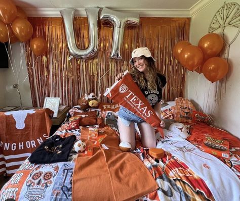 Ut Austin Acceptance Pictures, Texas College Aesthetic, Ut Austin Acceptance Letter, Ut Austin Campus, Texas University Longhorns, Ut College, Ut University, College Announcements, College Bed