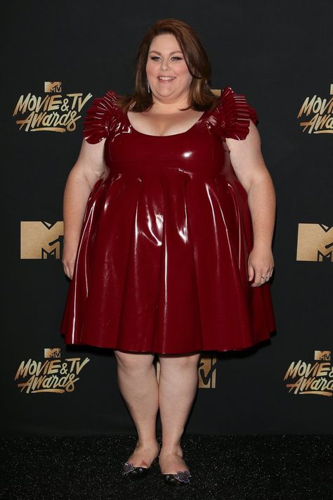 22 Chrissy Metz Red Carpet Looks That Will Have You Screaming "Heck Yes" Chrissy Metz, Songs Written, Wedding Classy, Classy Dresses, Wedding Hijab, Stubborn Belly Fat, Plus Size Wedding, Moda Plus, Red Carpet Looks