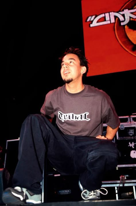 Mike Linkin Park, Linkin Park Outfits, Mike Shinoda 2000, Linkin Park 2000, Chester Bennington And Mike Shinoda, Metal Outfit, Linking Park, Rock Tattoo, Reading Festival