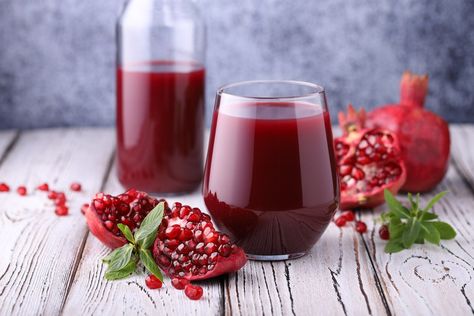 Pomegranate Uses, Pomegranate How To Eat, High Antioxidant Foods, Pomegranate Fruit, Nutrient Rich Foods, Simply Recipes, Pomegranate Juice, Health Drink, Red Fruit