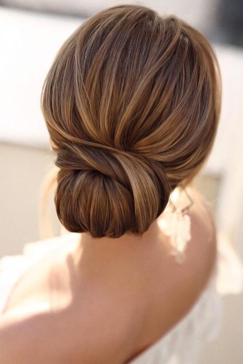 Elegant Updo Hairstyles, Bridal Hairstyle Ideas, Hairstyles For Brides, Gorgeous Wedding Hairstyles, Bridesmaid Hair Comb, Bride Hair Piece, Wedding Hairstyles For Medium Hair, Wedding Hair Up, Classy Hairstyles