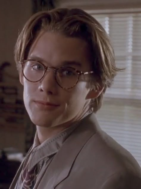 Ethan Hawke Long Hair, Ethan Hawke Gattaca, Ethan Hawke 80s, Ethan Hawke 90s, Young Ethan Hawke, Dead Poets Society Aesthetic, Todd Anderson, Mystery Date, Nerdy Guys