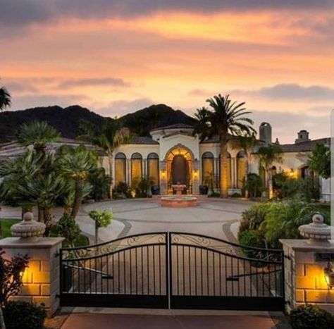 Tennis Basketball Court, Lounge Pool, Venetian Plaster Walls, Lush Landscape, Grand Entry, Camelback Mountain, A Mansion, Venetian Plaster, Paradise Valley