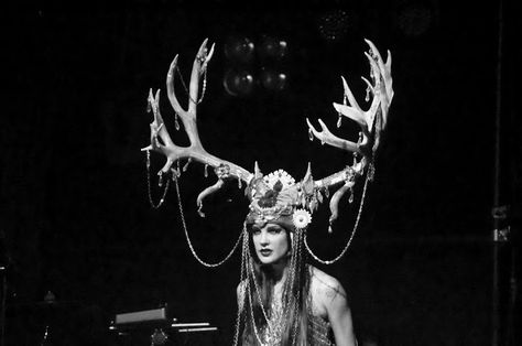 Woman Antlers Zoe Jakes, Bouchra Jarrar, Retro Mode, Belly Dancers, Belly Dance, Costume Design, Headdress, Antlers, Wearable Art